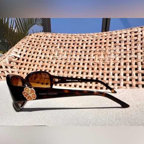 Tommy Bahama Women's Brown Tortoise Sunglasses EXCELLENT CONDITION - Picture 3 of 14